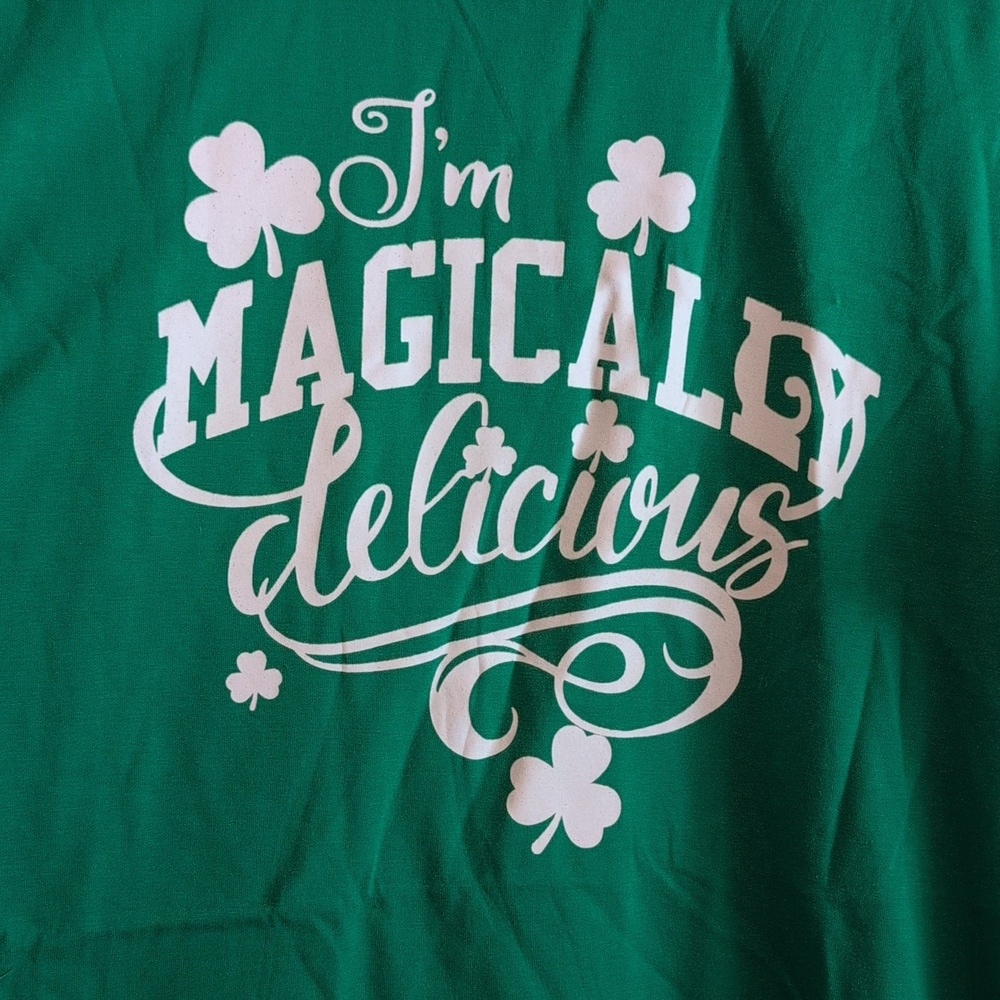 Women's Kelly Green St. Patrick's Day Magically Delicious T-shirt - Picture 2 of 6